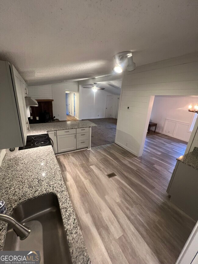 Building Photo - 130 Fairview Rd