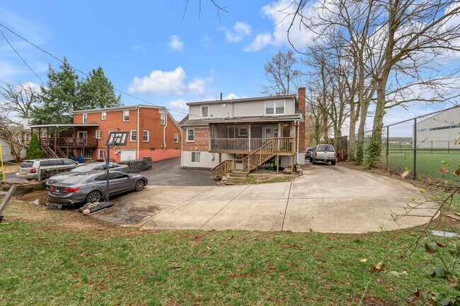 Building Photo - 653 Mt Vernon Dr