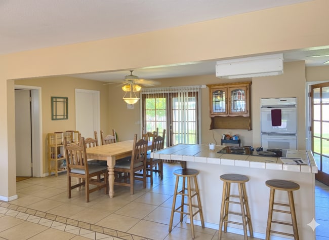 Building Photo - LARGE 4BR/2BA HOUSE FOR RENT