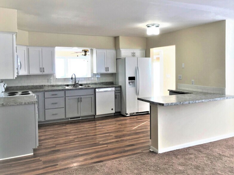 Building Photo - 5257 Irish Ln