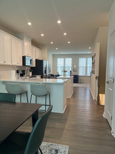 Cross view - 6300 Cleburne Ct