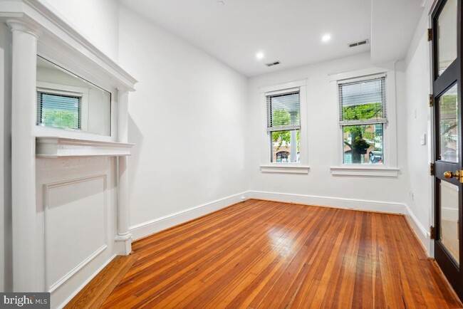 Building Photo - 1411 King St