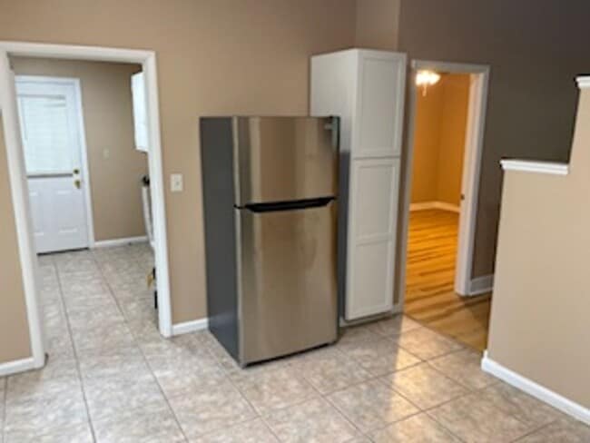 Building Photo - Cute 3 Bedroom, 1.5 Bathroom Home