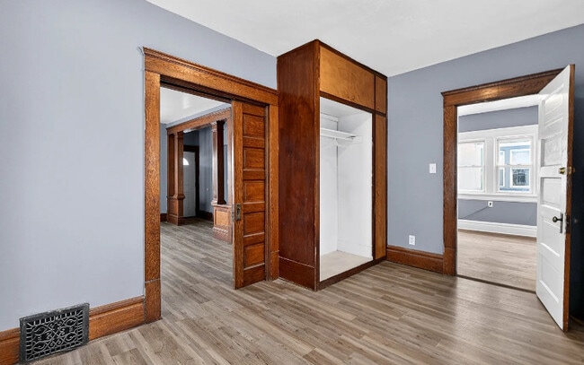 Building Photo - 458 Kling St