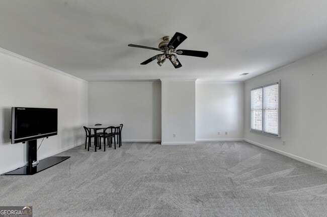 Building Photo - 8910 Pinehurst Cove