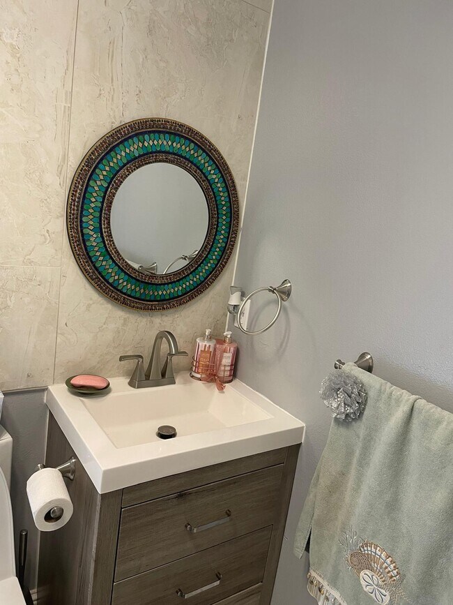 Building Photo - 11310 Pinehaven Ave