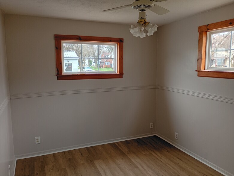 Building Photo - 501 W Main St