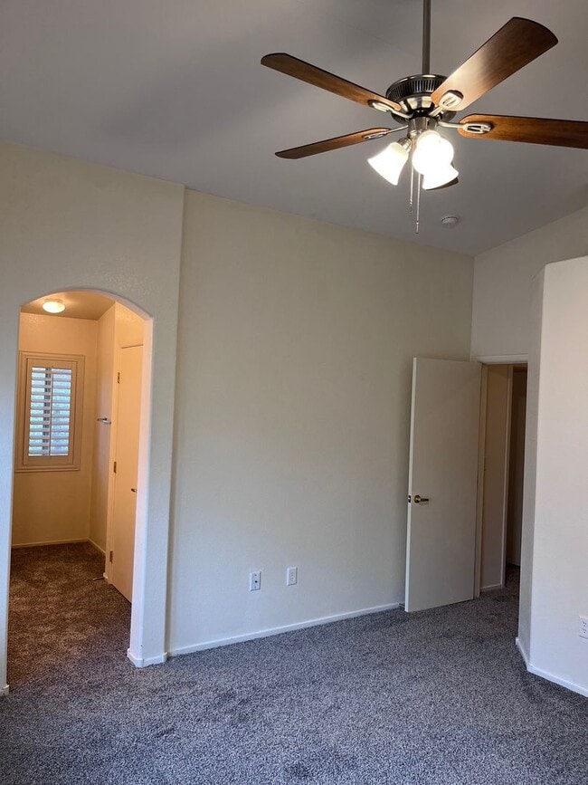 Building Photo - Henderson - 3 Bedroom Townhome w/2 car garage