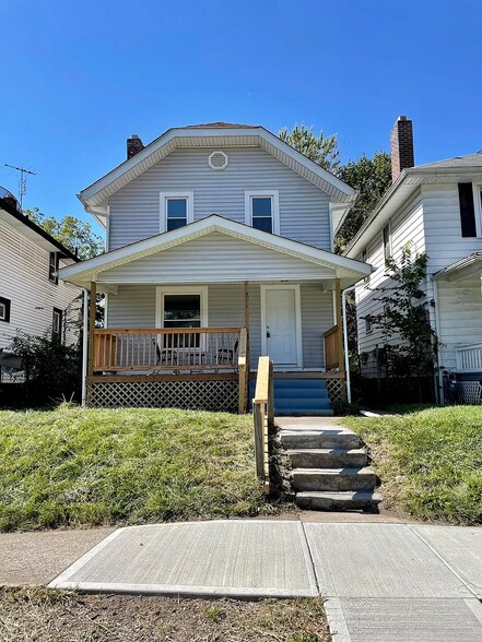 Primary Photo - 711 Seymour Ave