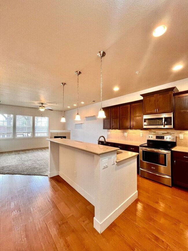 Building Photo - 3 Bedroom / 2.5 Bath Condo with 1 car attached garage in Fossil Lake Subdivision in Fort Collins, CO