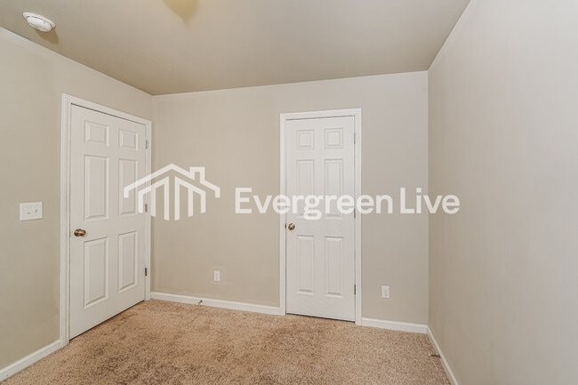 Building Photo - 16366 Creek Dr