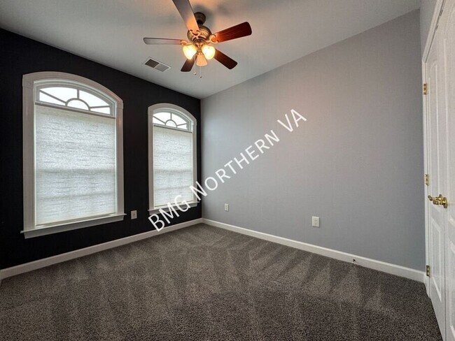 Building Photo - 10673 General Kirkland Dr