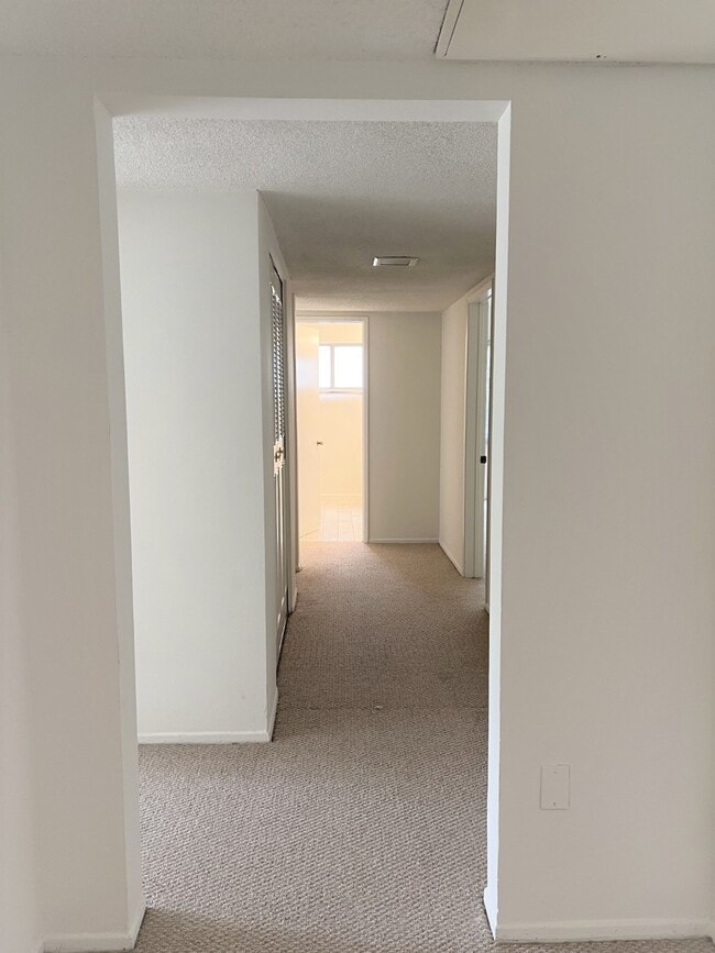 Building Photo - 801 S Lucerne Blvd