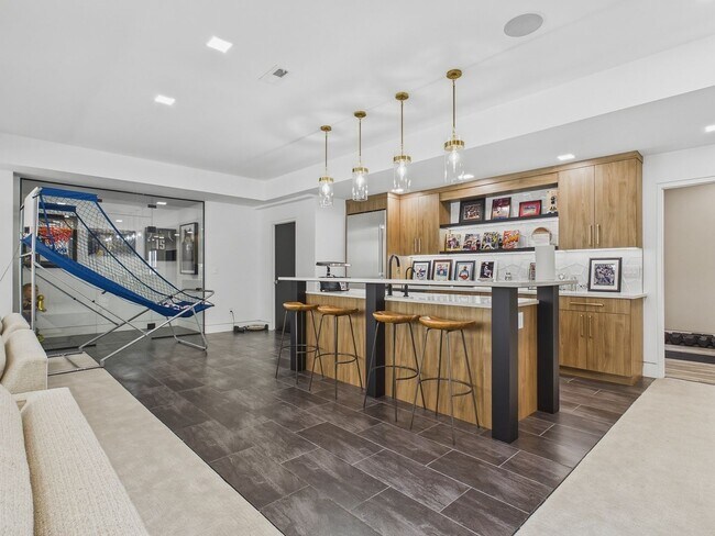 Building Photo - 155 Southmoor Dr