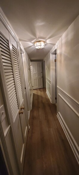 Building Photo - 1043 Park Rd