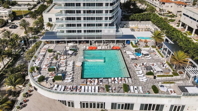 Building Photo - 3101 Bayshore Dr