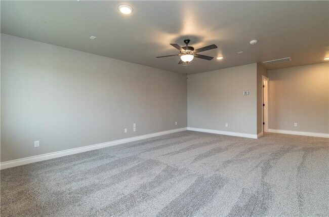 Building Photo - Gorgeous 4 bed 3 bath home in East Edmond-...