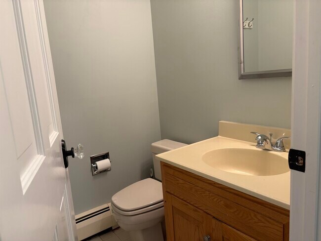 Building Photo - 111 Kestrel Ct