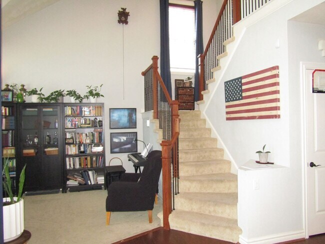 Building Photo - 2084 Kittridge Dr