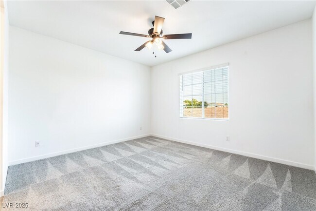 Building Photo - 5730 Sky Pointe Dr