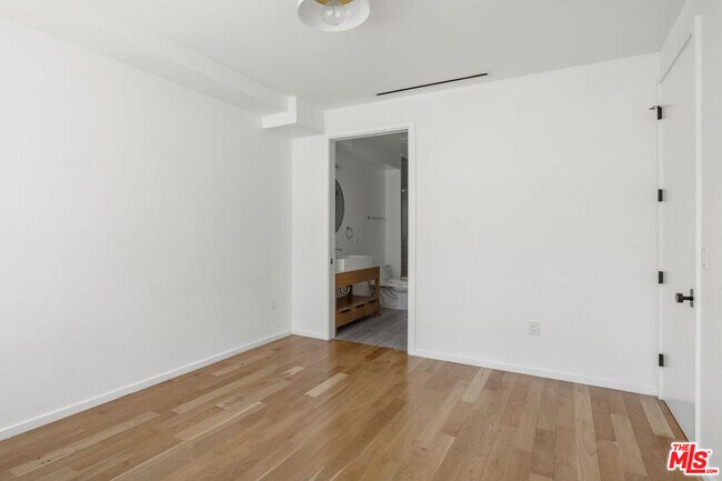 Building Photo - 1411 Roca Ln