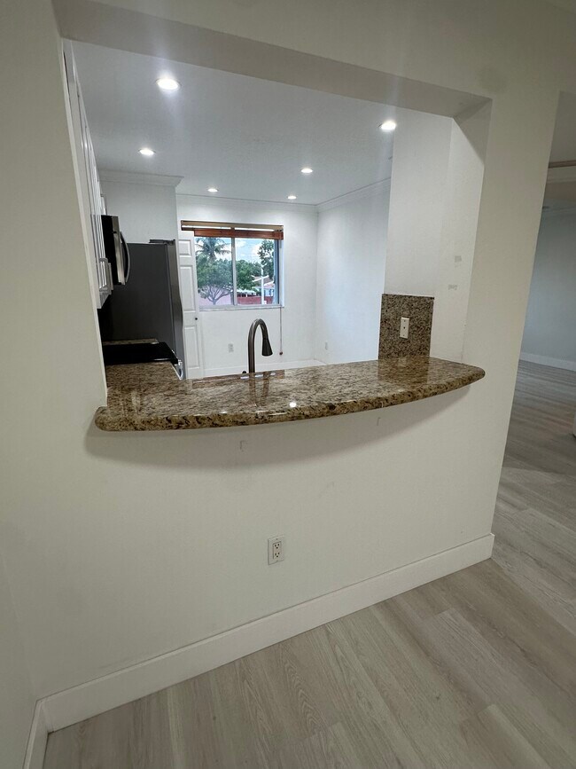 Building Photo - 7175 NW 173rd Dr