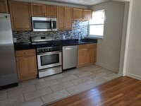 Building Photo - 1000 Hartman St