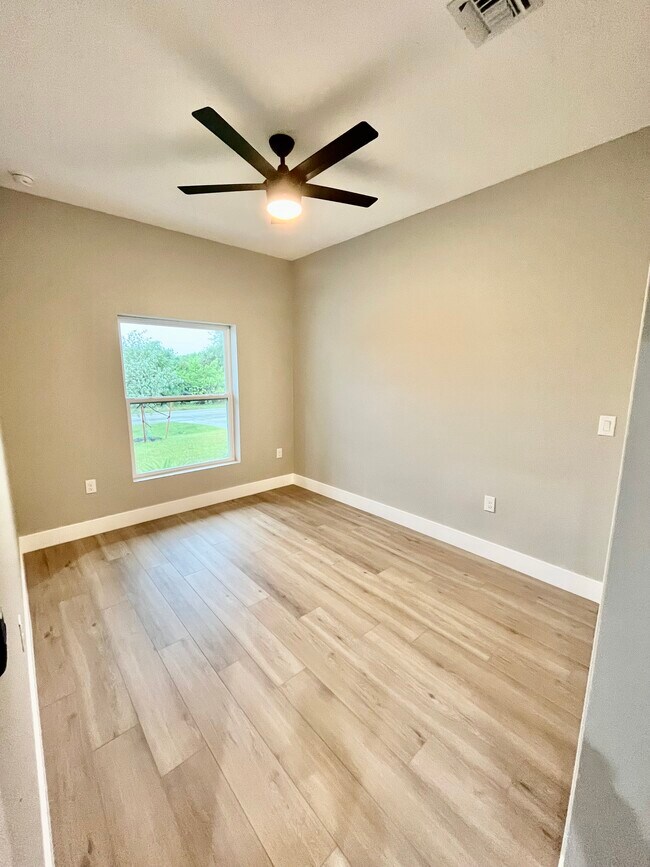 Building Photo - 10412 Pendleton Ave