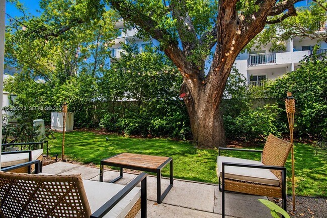 Building Photo - Northeast 8th Avenue, Miami Shores, FL 33138 - 2 BR 2 BA townhouse