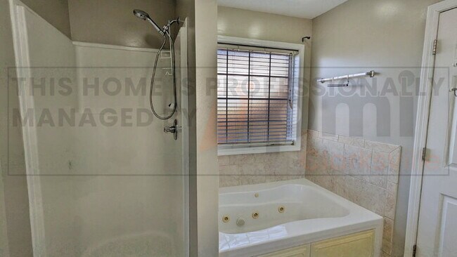 Building Photo - 2780 Cascade Dr