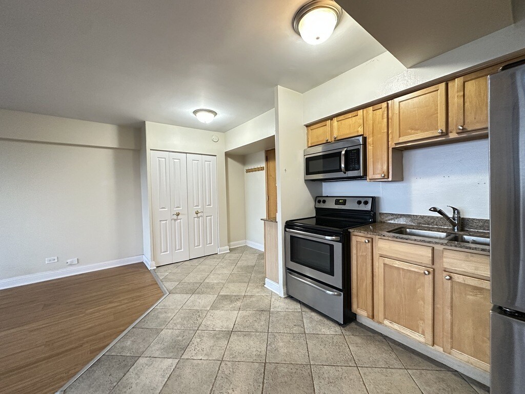 Building Photo - 4180 N Marine Dr