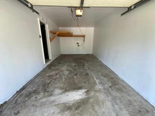 Building Photo - 409-411 Brewer Dr