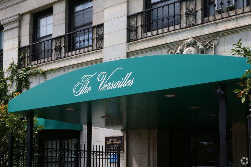 The Versailles Apartments 1374 E 53rd St Chicago IL 60615 Apartment