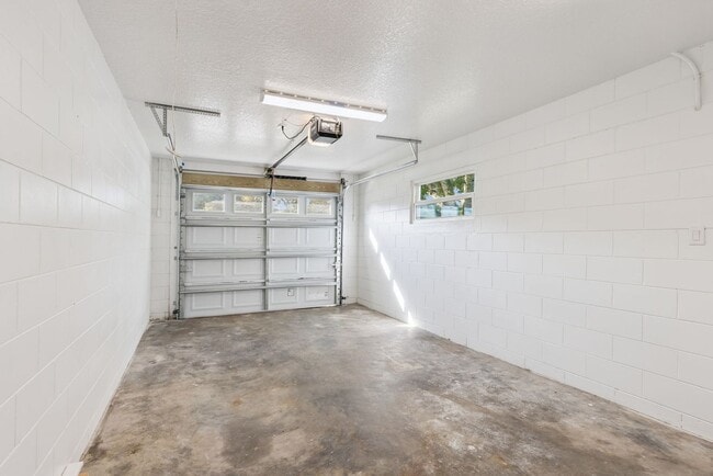 Building Photo - Fully Remodeled Winter Park Home
