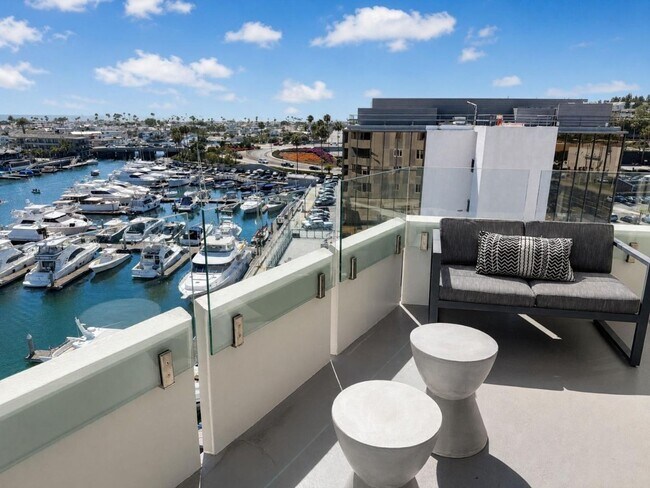 Building Photo - Newport Beach Bay and Oceanfront view | 7th Floor Luxury 2+2 Condo | Newport Towers
