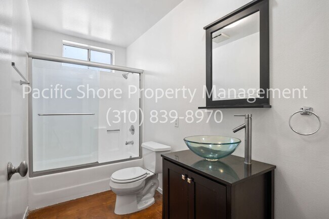 Building Photo - 2339 Hyperion Ave