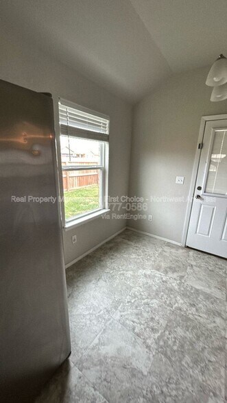 Building Photo - 4408 SW Gallatine Ave