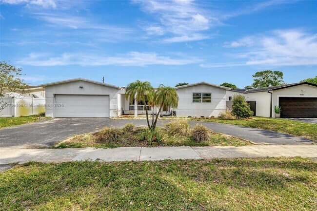 Building Photo - 9121 SW 54th Pl