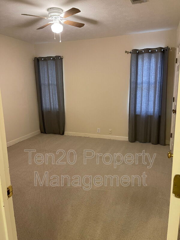 Building Photo - 1544 Glencoe Dr