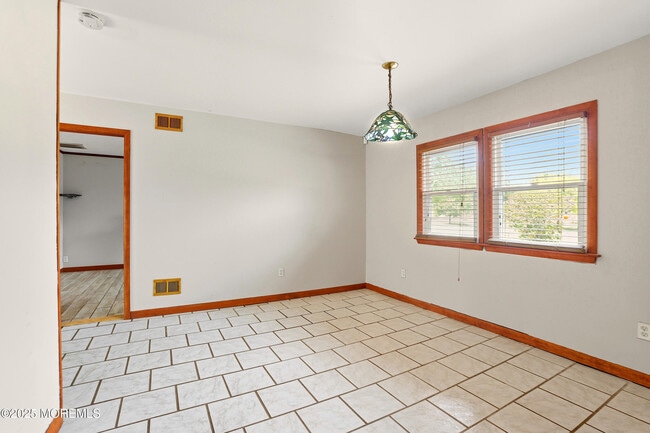 Building Photo - 468 Brookforest Dr