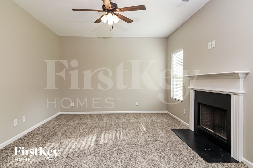 Building Photo - 415 Shady Glen