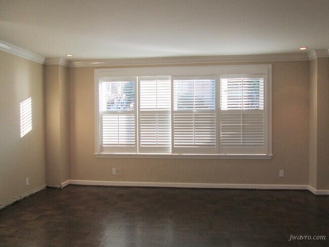 Building Photo - 1000 Green St