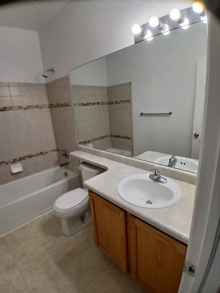 Building Photo - 8144 Cedar Chase Dr