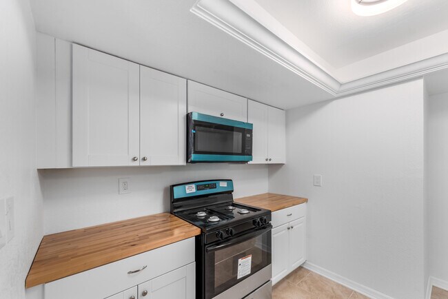 Building Photo - 6143 Tanglewood Dr NE