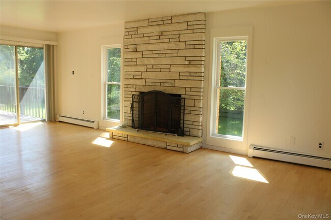 Building Photo - 8 Tanglewood Dr