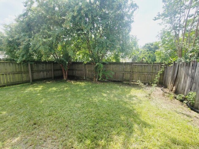 Building Photo - LOVELY 3/2 w/ Screened Porch, New Carpet in Bedrooms, Washer/Dryer, & Privacy Fenced Yard! Includ...