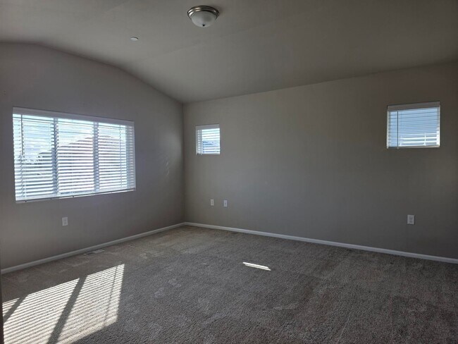 Building Photo - 4 Bedroom Home in Soundview Estates!