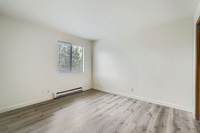 Building Photo - 927 28th Ave S