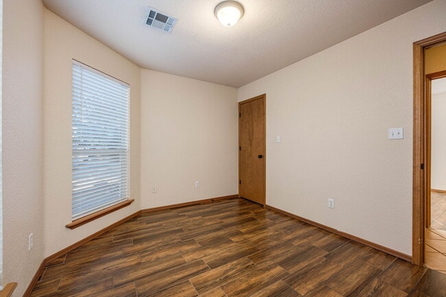 Building Photo - 2353 Saturn Cir