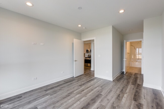 Building Photo - 2942 W North Ave